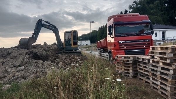 Nakládka a odvoz zeminy 796 tun Hluboká nad Vltavou